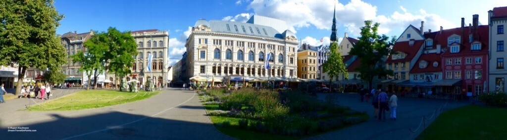 RIG 03 Livu Square Panorama